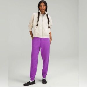 Lululemon Size 6 Scuba High-Rise Jogger in Moonlit Magenta